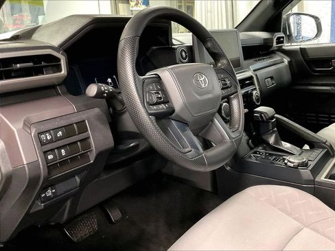 Used 2025 Toyota Tacoma SR5 AWD/4WD image 8