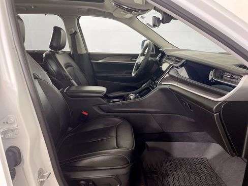 Used 2023 Jeep Grand Cherokee 4WD 4xe w/ Luxury Tech Group II image 33