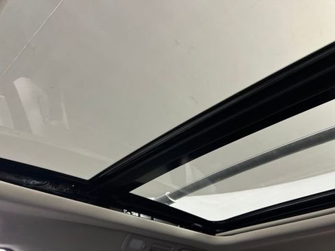 Used 2024 Nissan Pathfinder Platinum image 27