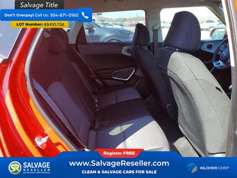 Used 2025 Kia Soul LX w/ LX Technology Package FWD image 15