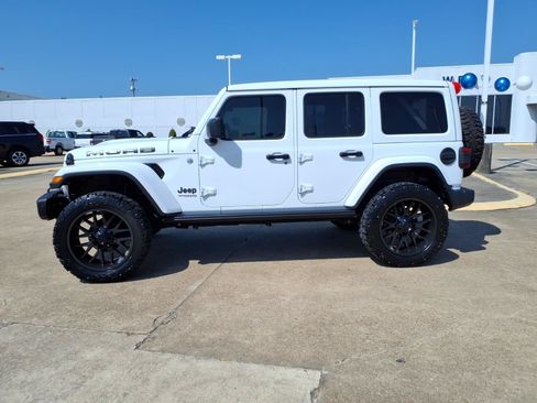 Used 2019 Jeep Wrangler Unlimited Sahara w/ Quick Order Package 24M Moab AWD/4WD image 2