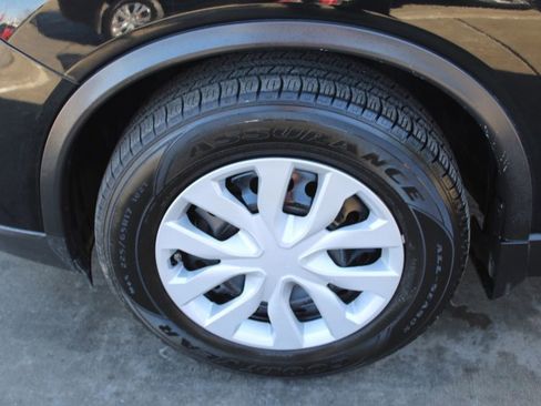 Used 2015 Nissan Rogue S image 11