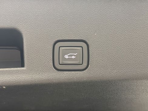 Used 2024 Chevrolet Traverse Z71 AWD/4WD image 30