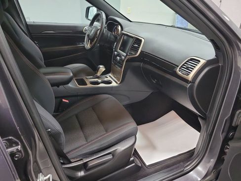 Used 2016 Jeep Grand Cherokee Laredo 75th Anniversary image 19