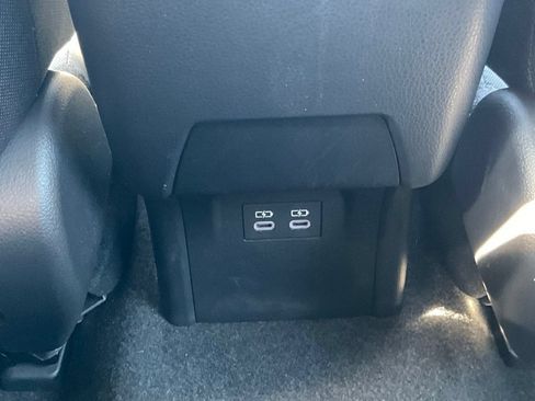 Used 2025 Toyota Prius LE FWD image 30