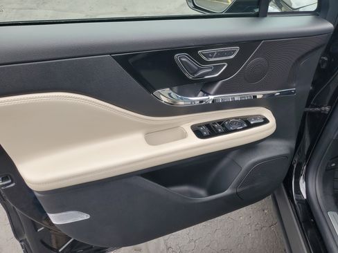 New 2026 Lincoln Corsair Reserve w/ Jet Appearance Package image 8