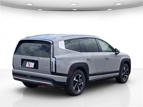 New 2026 Hyundai Ioniq 9 SE image 8