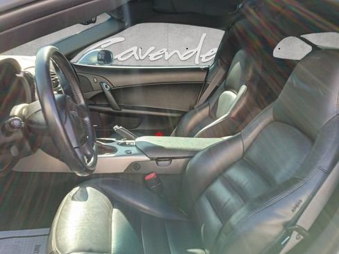 Used 2005 Chevrolet Corvette Coupe w/ Preferred Equipment Group RWD image 19