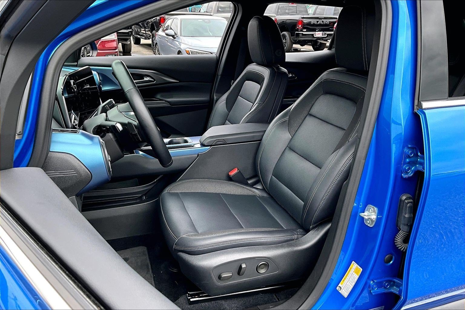 Used 2025 Chevrolet Equinox EV LT w/ Convenience Package FWD image 20