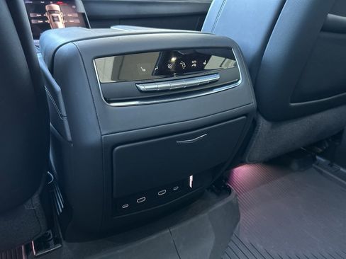 Certified 2025 Cadillac Escalade V w/ LPO, ONYX Package AWD/4WD image 19