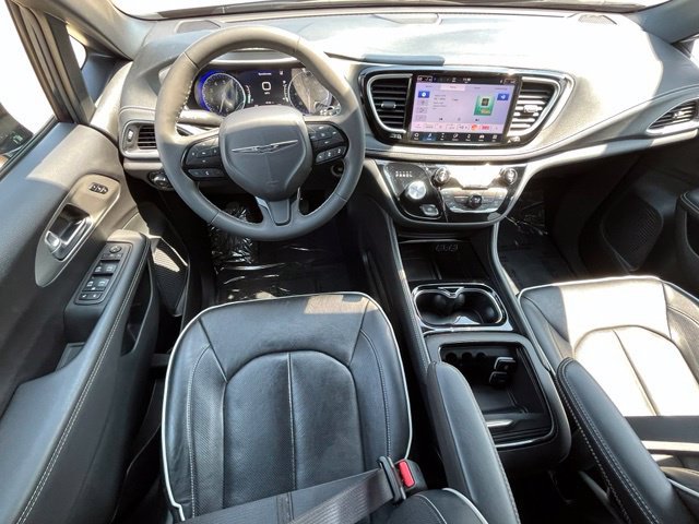 Used 2023 Chrysler Pacifica Limited w/ S Appearance Package AWD/4WD image 10