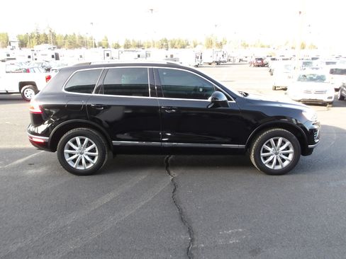 Used 2015 Volkswagen Touareg Sport image 6