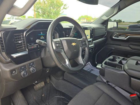 Used 2024 Chevrolet Silverado 1500 LT image 11