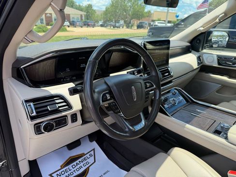 Used 2021 Lincoln Navigator Reserve w/ Luxury Package AWD/4WD image 16