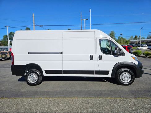 Used 2024 RAM ProMaster 2500 w/ Convenience Group FWD image 6