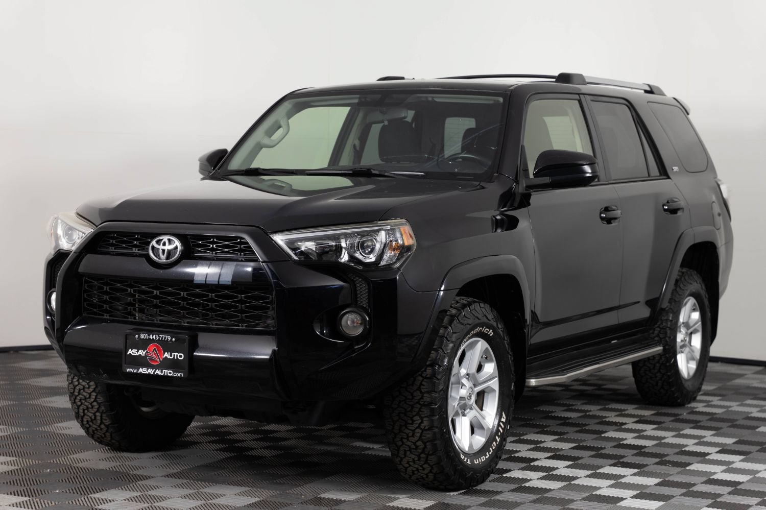 Used 2019 Toyota 4Runner SR5 AWD/4WD image 2