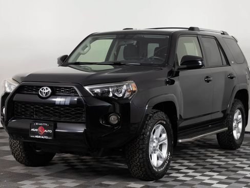Used 2019 Toyota 4Runner SR5 AWD/4WD image 2