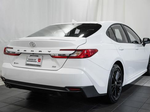 Used 2025 Toyota Camry SE image 4