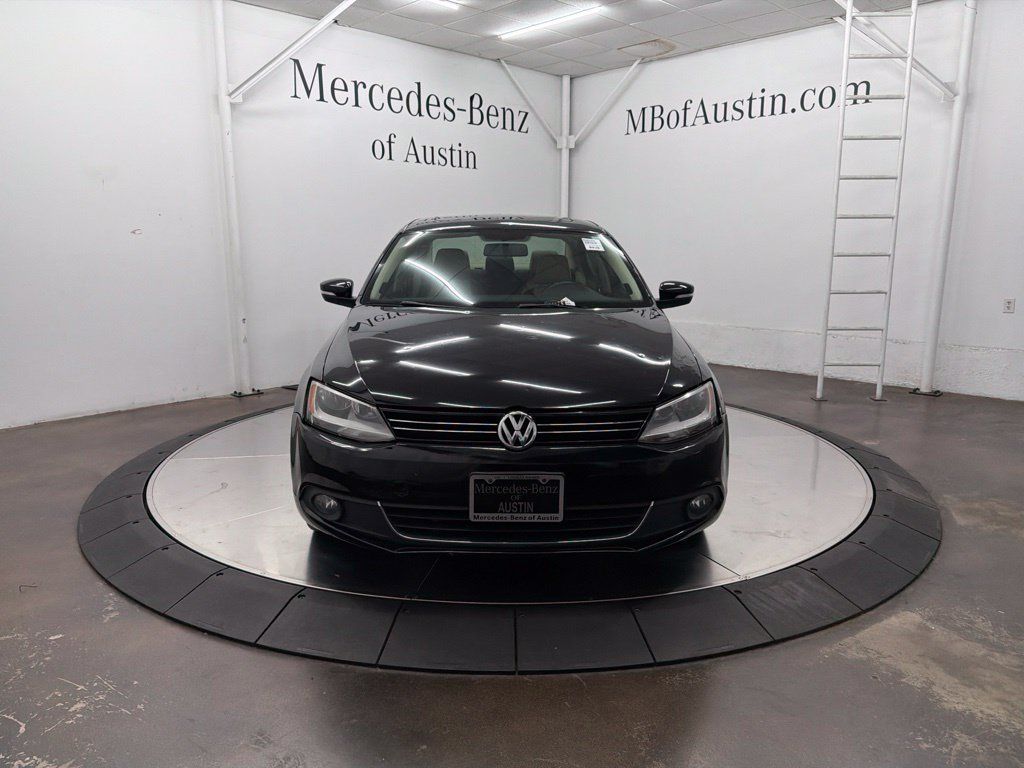 Used 2014 Volkswagen Jetta SEL FWD image 2