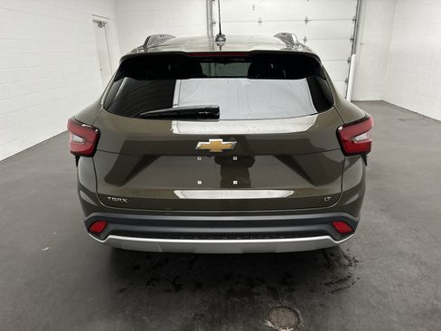 Used 2024 Chevrolet Trax LT w/ Sunroof Package image 8