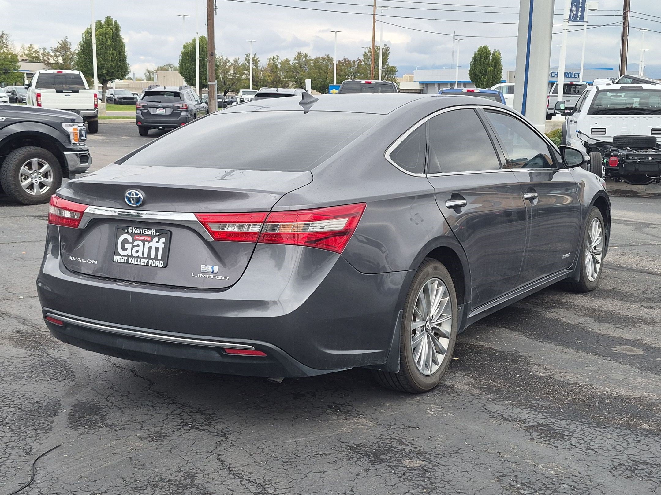 Used 2016 Toyota Avalon Limited w/ Toyota Safety Sense Package FWD image 3