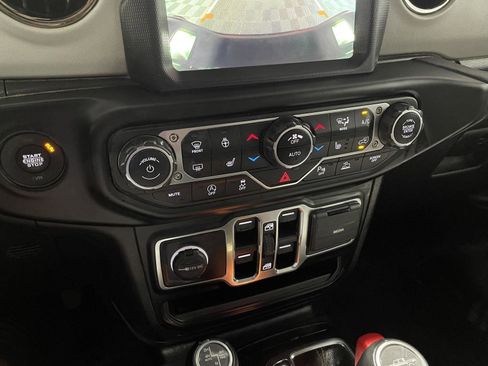 Used 2022 Jeep Gladiator Overland image 24