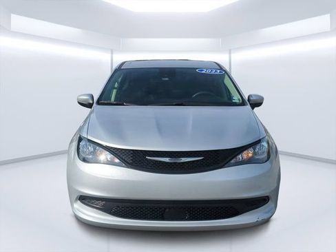 Used 2023 Chrysler Voyager LX FWD image 8