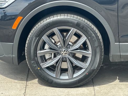 Certified 2023 Volkswagen Tiguan SE w/ Panoramic Sunroof Package FWD image 26