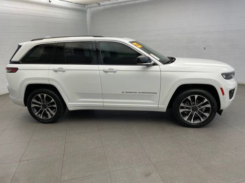 Certified 2022 Jeep Grand Cherokee Overland AWD/4WD image 5