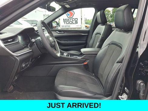 Used 2026 Jeep Grand Cherokee Altitude AWD/4WD image 14
