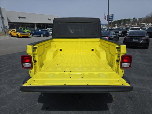 Used 2023 Jeep Gladiator Mojave image 5