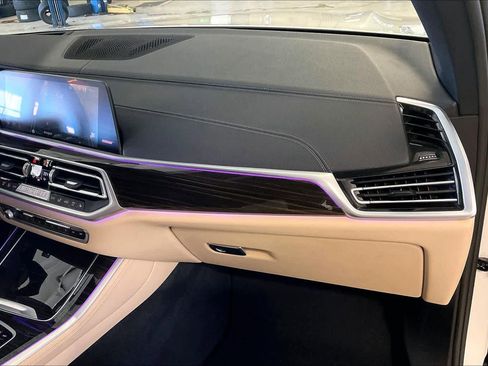 Used 2021 BMW X5 xDrive40i w/ M Sport Package image 17