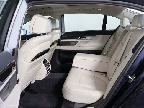 Used 2020 BMW 740i w/ Premium Package image 11