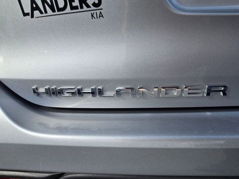 Used 2024 Toyota Highlander XLE image 32