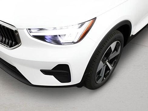 New 2025 Volvo XC40 B5 Core w/ Protection Package Premier image 8