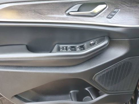 Used 2025 Jeep Grand Cherokee Limited image 16