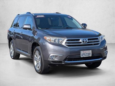 Used 2011 Toyota Highlander Limited w/ Tow Pkg AWD/4WD image 3