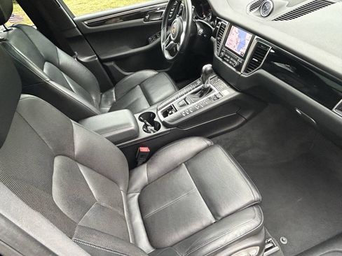 Used 2018 Porsche Macan AWD/4WD image 38