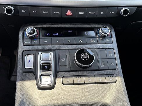 Used 2024 Hyundai Palisade Limited FWD image 13