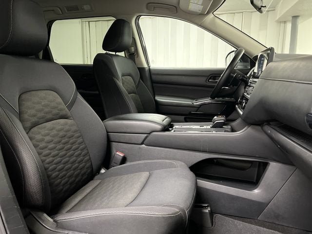 Used 2024 Nissan Pathfinder S FWD image 27