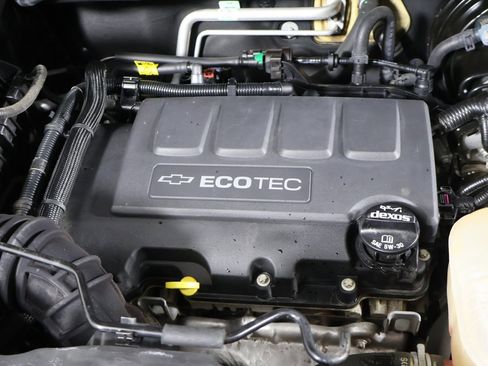 Used 2020 Chevrolet Trax LT w/ LT Convenience Package image 13