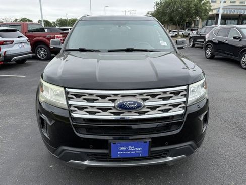 Used 2018 Ford Explorer XLT w/ Equipment Group 202A FWD image 2