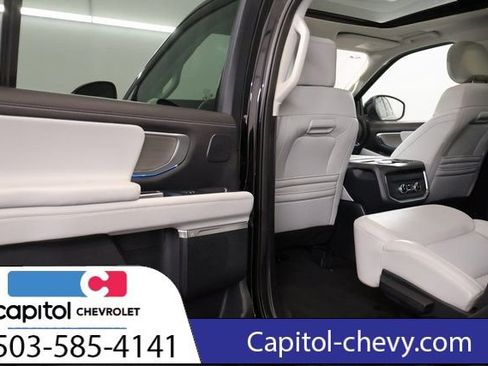 Used 2025 Ford Expedition Platinum w/ Driver's Package AWD/4WD image 30