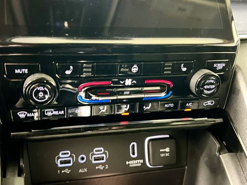 Used 2022 Jeep Grand Cherokee Limited 4xe image 27