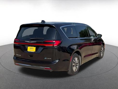 Used 2023 Chrysler Pacifica Touring-L FWD image 14