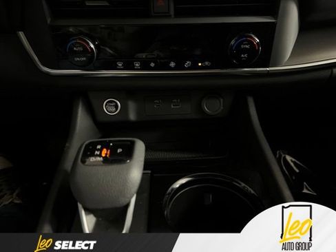 Used 2023 Nissan Rogue SV AWD/4WD image 17