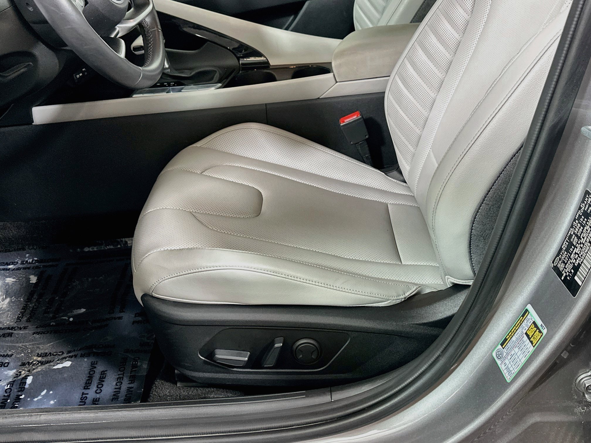 Certified 2025 Hyundai Elantra Limited FWD image 20