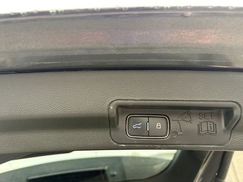 Used 2020 Ford Explorer Limited image 11