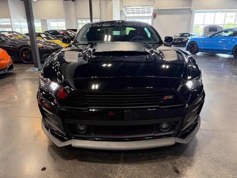 Used 2017 Ford Mustang GT Premium w/ GT Performance Package RWD image 2