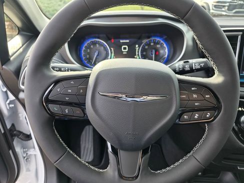 New 2026 Chrysler Pacifica Select image 15